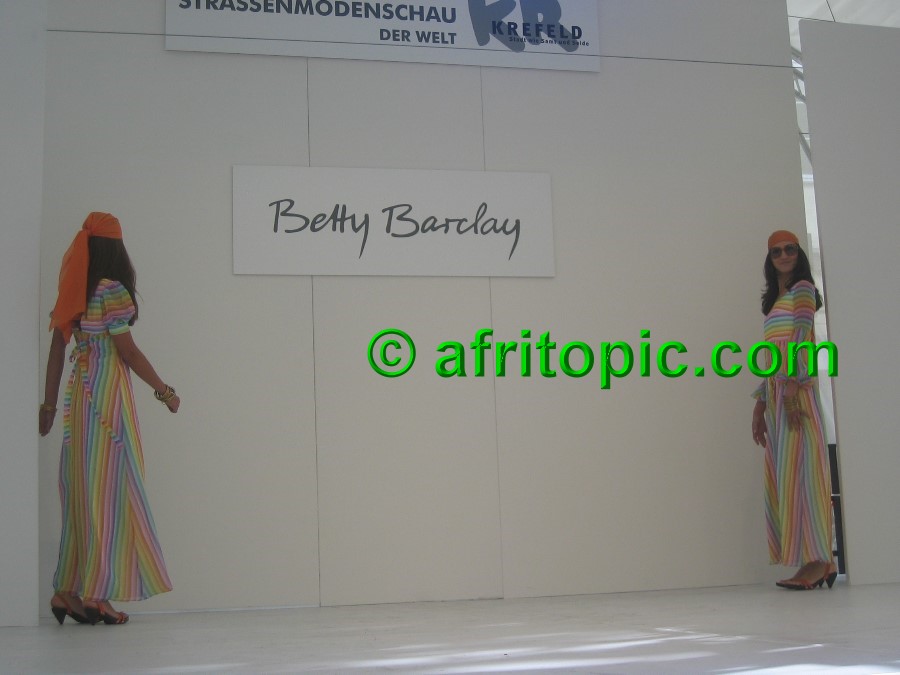 ../Images/Krefeld-Strssenmodenschau-2005 040.jpg